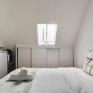 Delightful Studio With Eiffet Tower View Close To Champs Elysee Avenue & Alma Bridge Paris